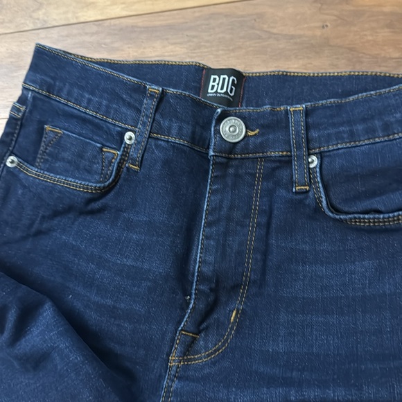 BDG Dark Wash High Waisted Straight Leg Twig Side 27! NWOT! - Picture 2 of 3